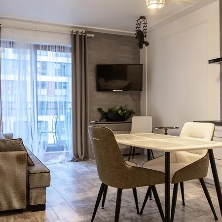 Stylish With Balcony And Garage Mokotow * ורשה