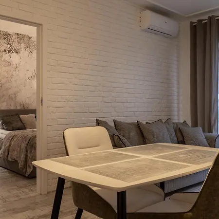 Stylish With Balcony And Garage Mokotow דירה ורשה