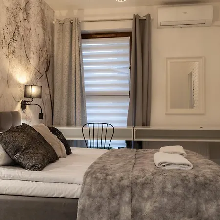 Stylish With Balcony And Garage Mokotow * Βαρσοβία