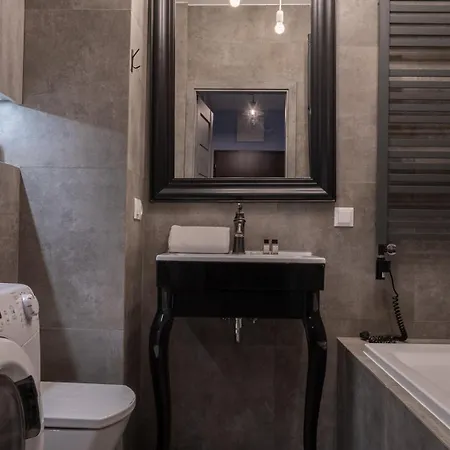 Stylish With Balcony And Garage Mokotow