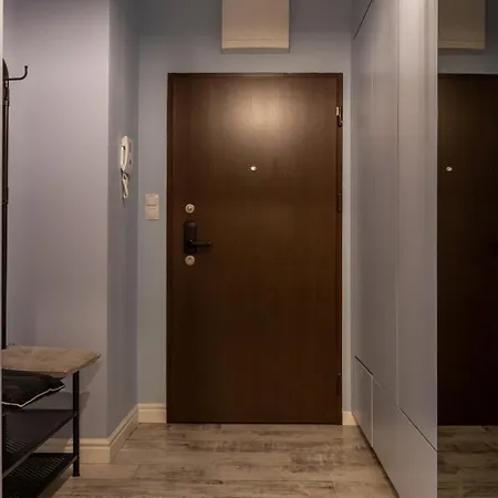 Stylish With Balcony And Garage Mokotow Διαμέρισμα *